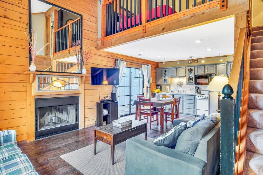 3 Bedroom Log Cabin Condo Close To Everything! Branson Eksteriør billede