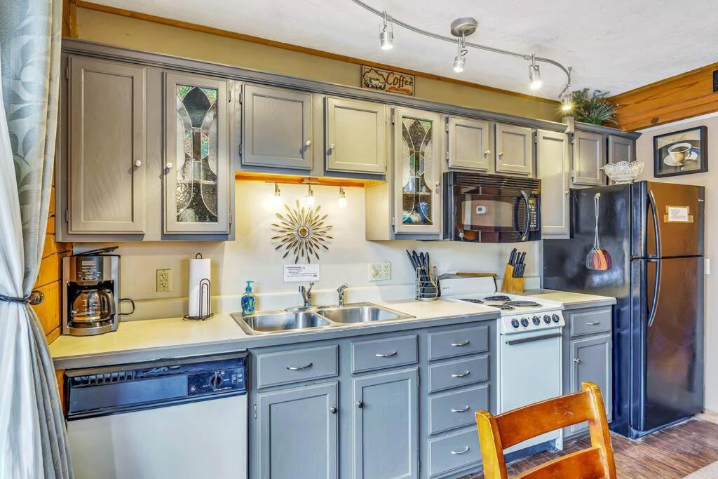 3 Bedroom Log Cabin Condo Close To Everything! Branson Eksteriør billede